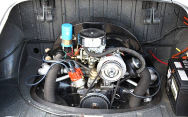Volkswagen-Karmann-Ghia-1965-Coupe-20