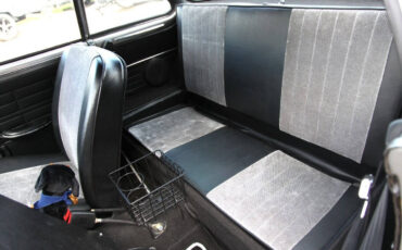 Volkswagen-Karmann-Ghia-1965-Coupe-22