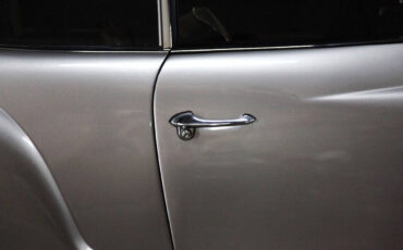 Volkswagen-Karmann-Ghia-1965-Coupe-26