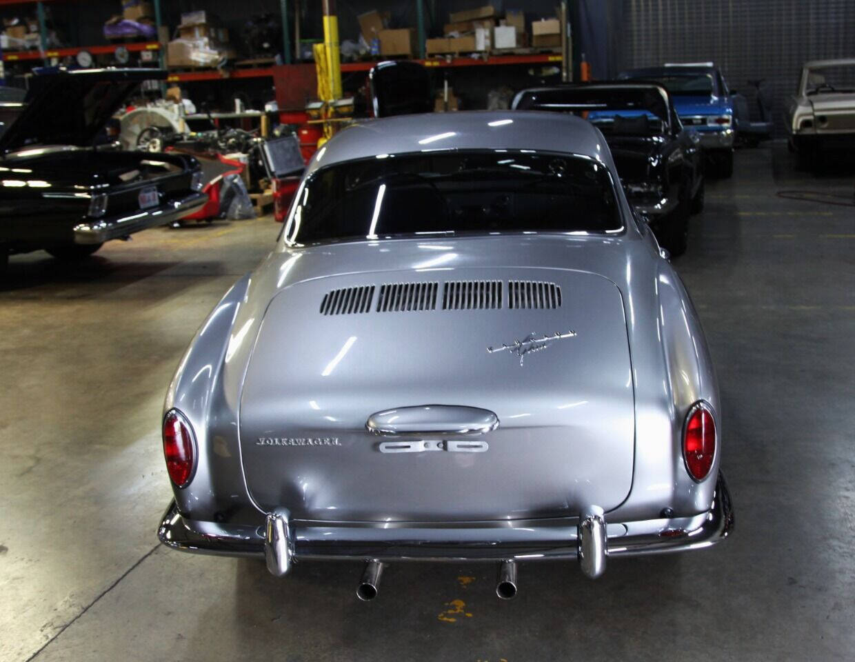 Volkswagen-Karmann-Ghia-1965-Coupe-28