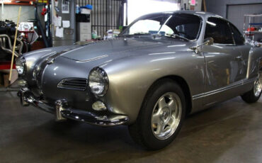 Volkswagen-Karmann-Ghia-1965-Coupe-29