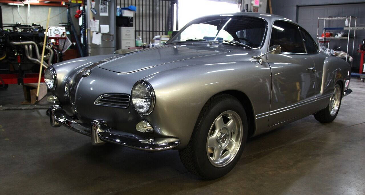 Volkswagen-Karmann-Ghia-1965-Coupe-29