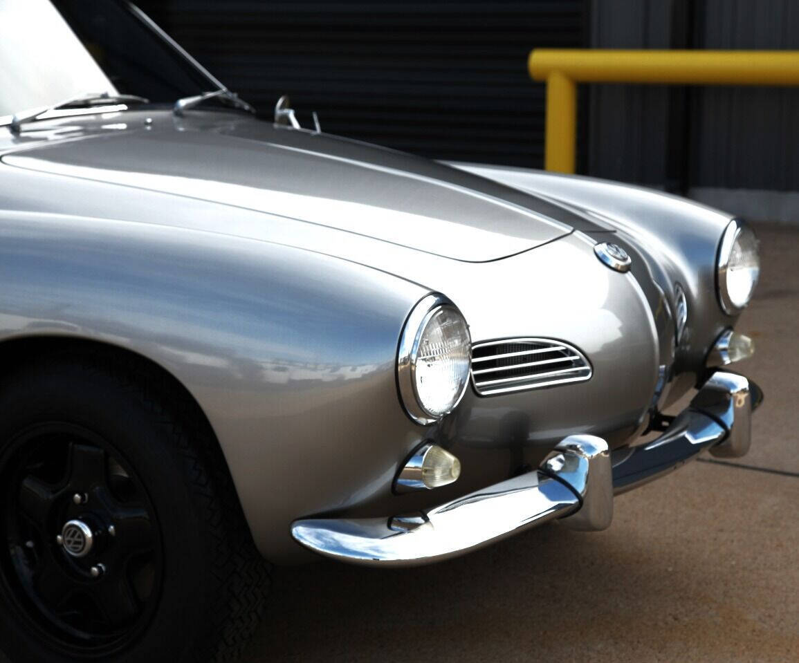 Volkswagen-Karmann-Ghia-1965-Coupe-3