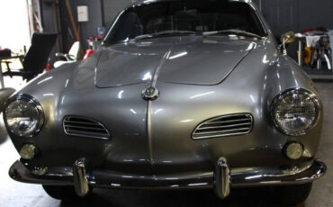 Volkswagen-Karmann-Ghia-1965-Coupe-30