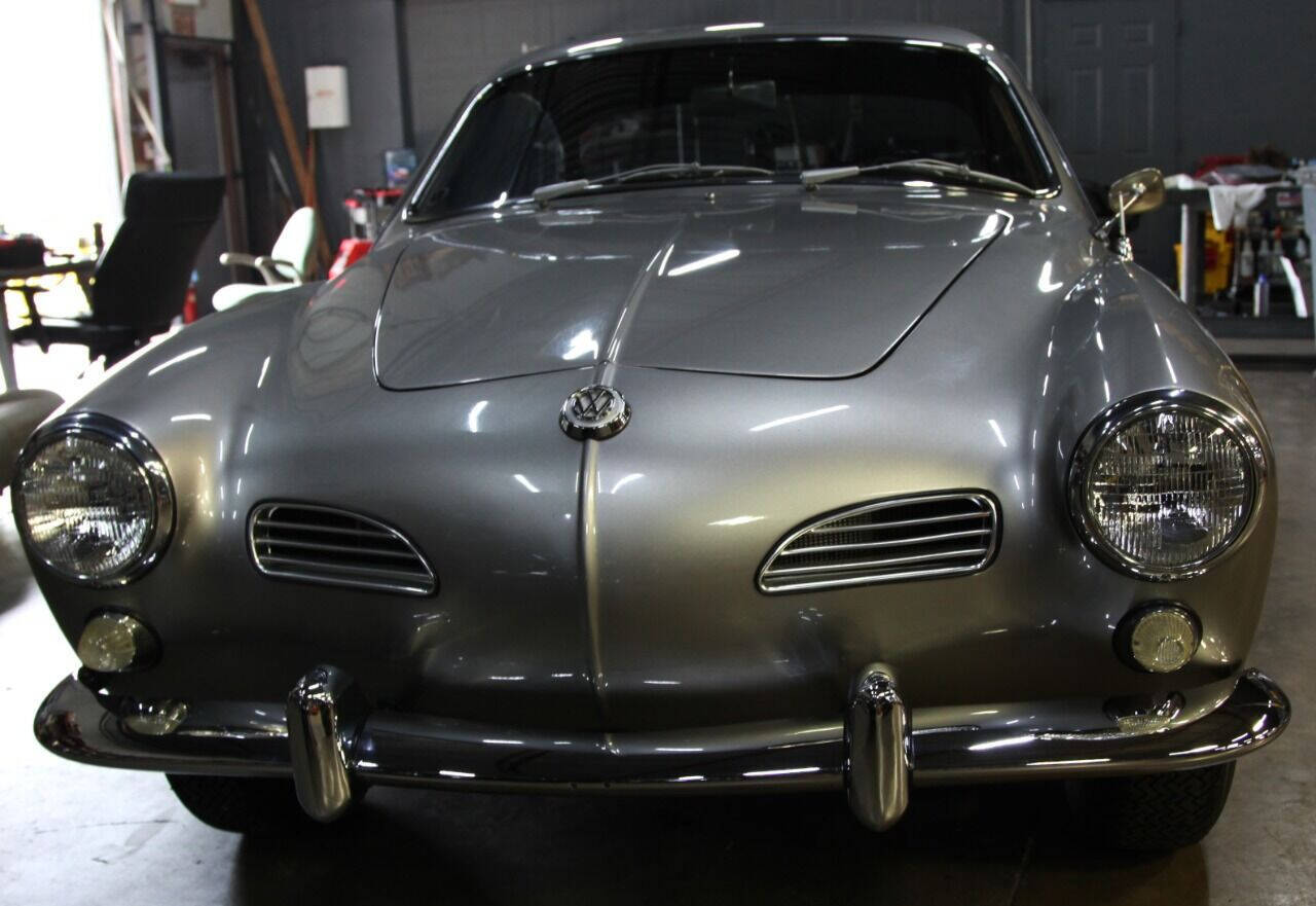 Volkswagen-Karmann-Ghia-1965-Coupe-30