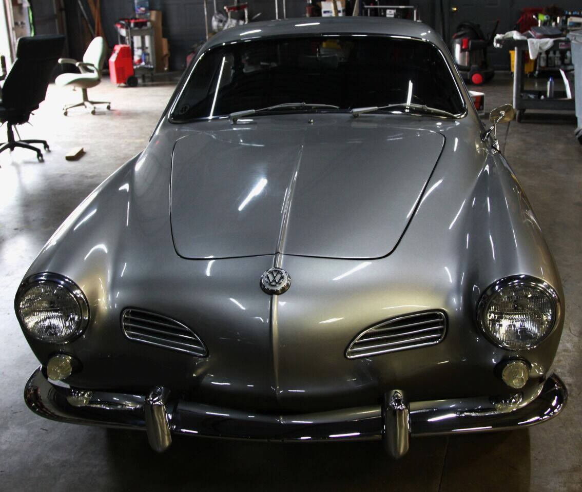 Volkswagen-Karmann-Ghia-1965-Coupe-31