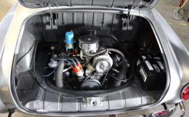 Volkswagen-Karmann-Ghia-1965-Coupe-34