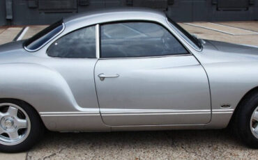 Volkswagen-Karmann-Ghia-1965-Coupe-36