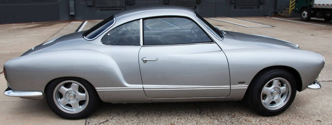 Volkswagen-Karmann-Ghia-1965-Coupe-36