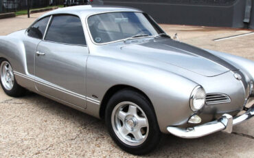 Volkswagen-Karmann-Ghia-1965-Coupe-37