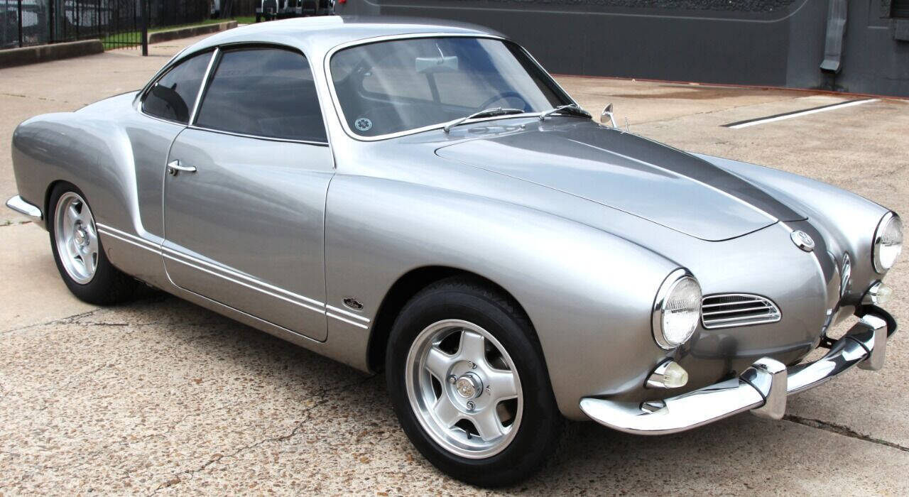 Volkswagen-Karmann-Ghia-1965-Coupe-37