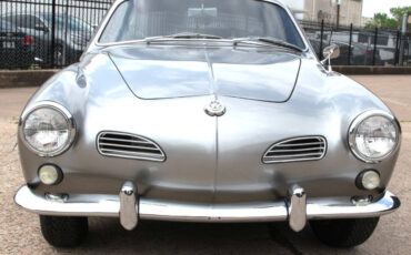 Volkswagen-Karmann-Ghia-1965-Coupe-38