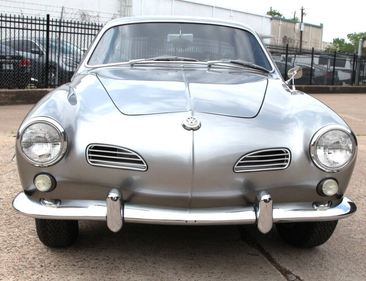 Volkswagen-Karmann-Ghia-1965-Coupe-38