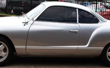 Volkswagen-Karmann-Ghia-1965-Coupe-39