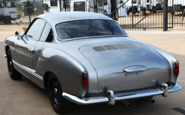Volkswagen-Karmann-Ghia-1965-Coupe-4