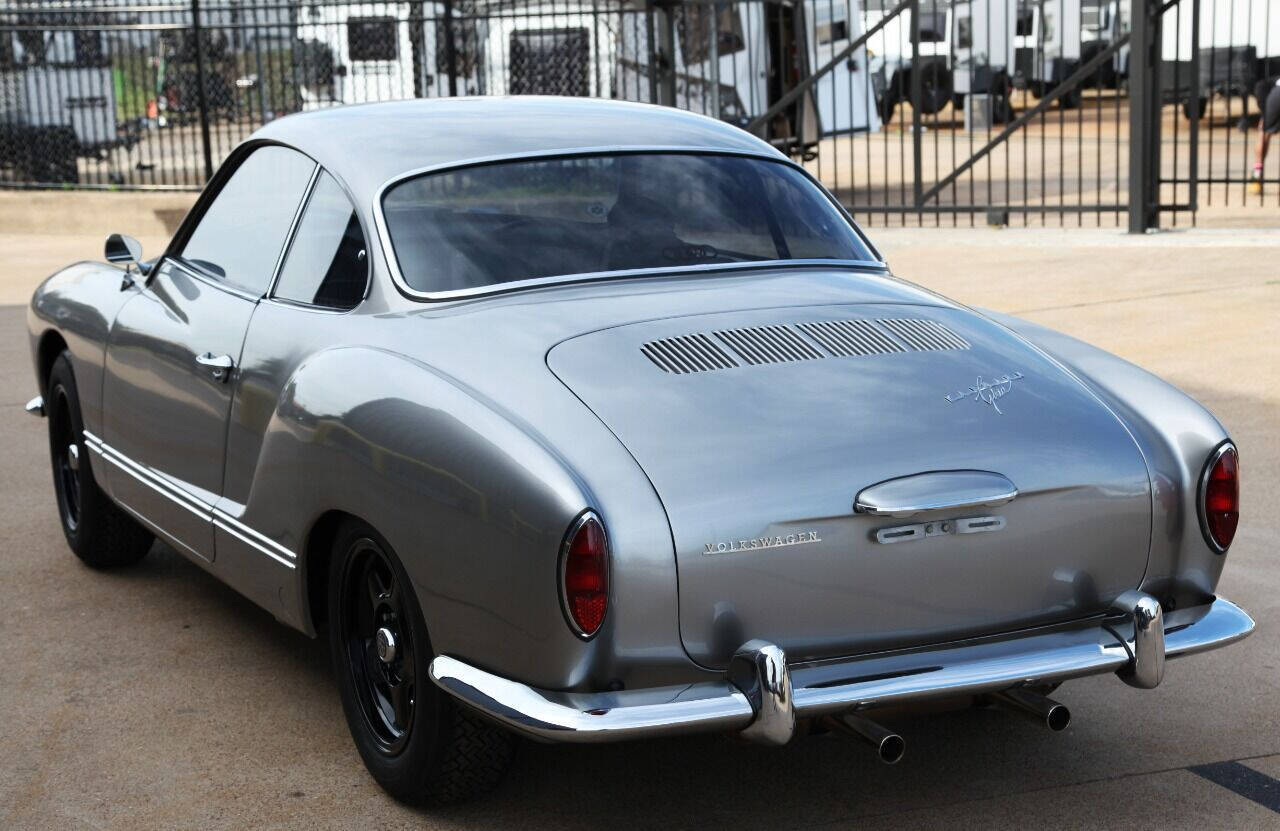 Volkswagen-Karmann-Ghia-1965-Coupe-4