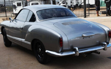 Volkswagen-Karmann-Ghia-1965-Coupe-7
