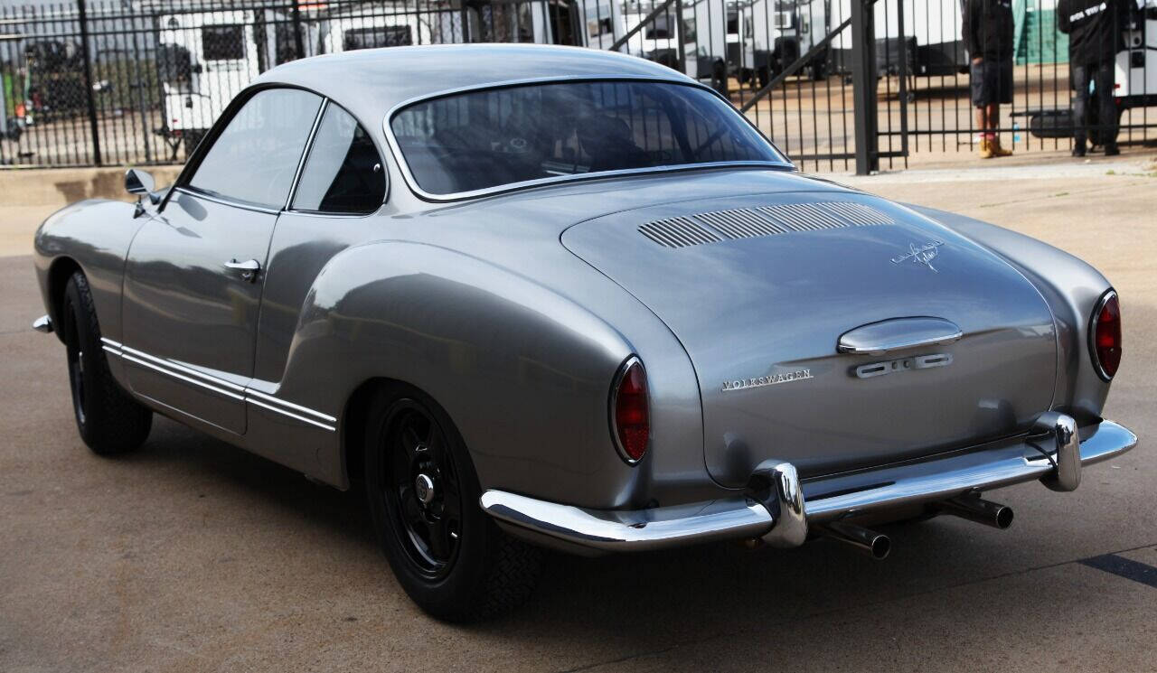 Volkswagen-Karmann-Ghia-1965-Coupe-7