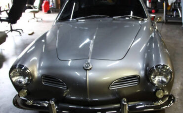 Volkswagen-Karmann-Ghia-1965-Coupe-8