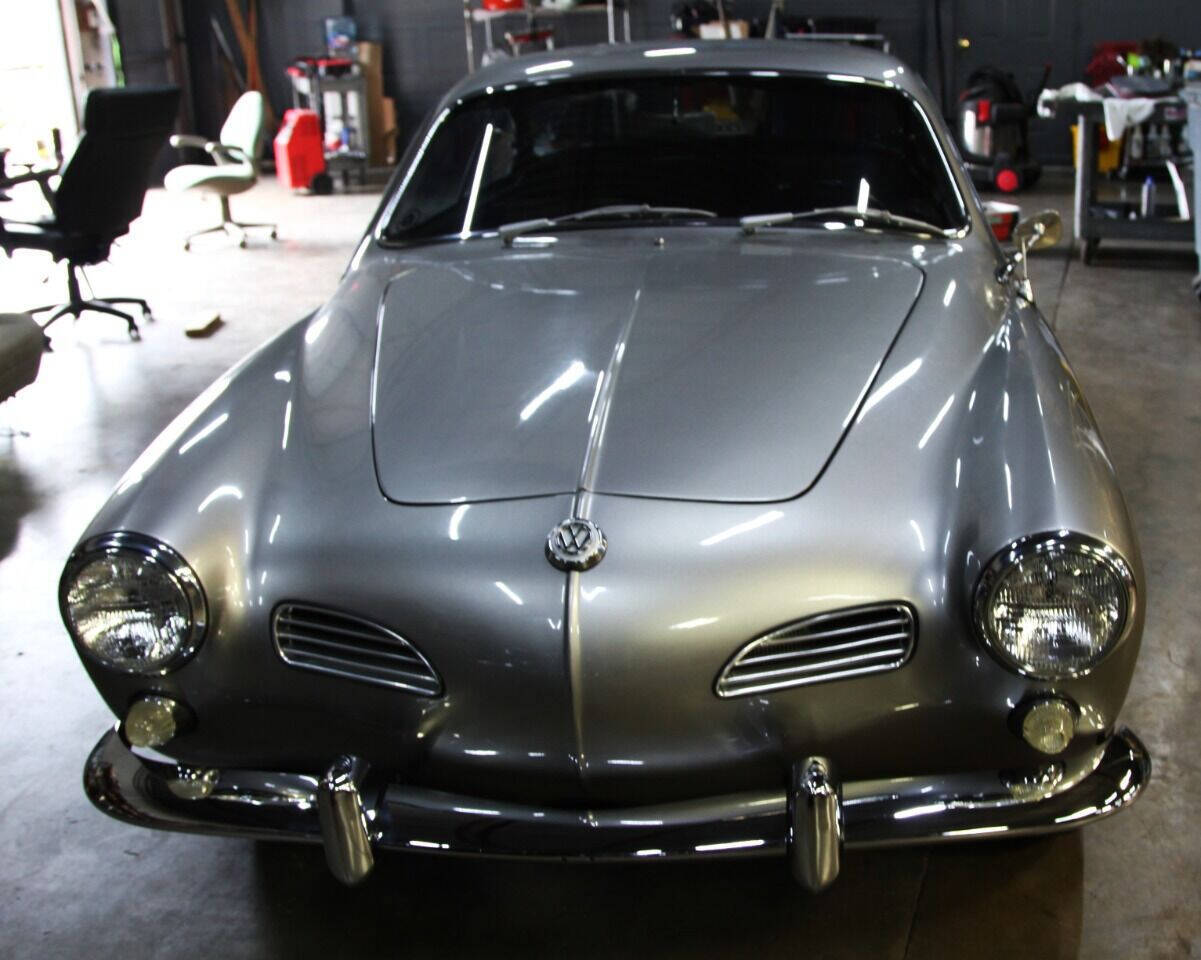 Volkswagen-Karmann-Ghia-1965-Coupe-8