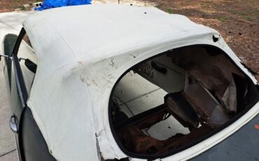 Volkswagen-Karmann-Ghia-1969-Convertible-10