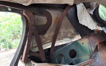 Volkswagen-Karmann-Ghia-1969-Convertible-13