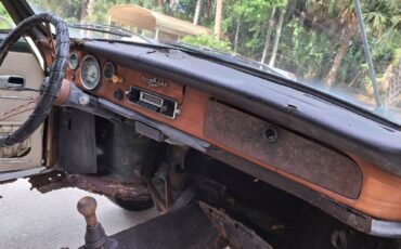 Volkswagen-Karmann-Ghia-1969-Convertible-15