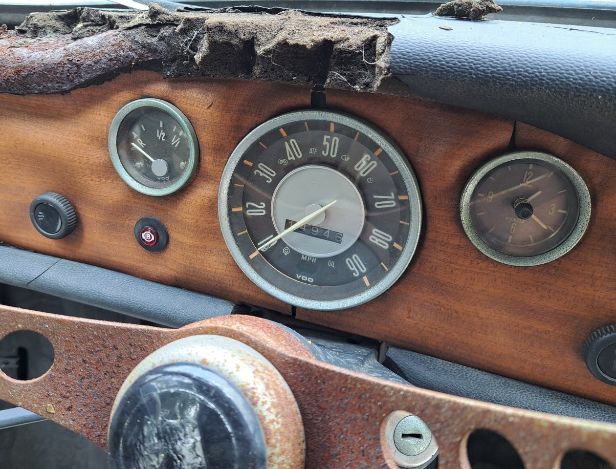 Volkswagen-Karmann-Ghia-1969-Convertible-16