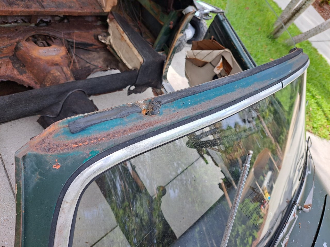 Volkswagen-Karmann-Ghia-1969-Convertible-19