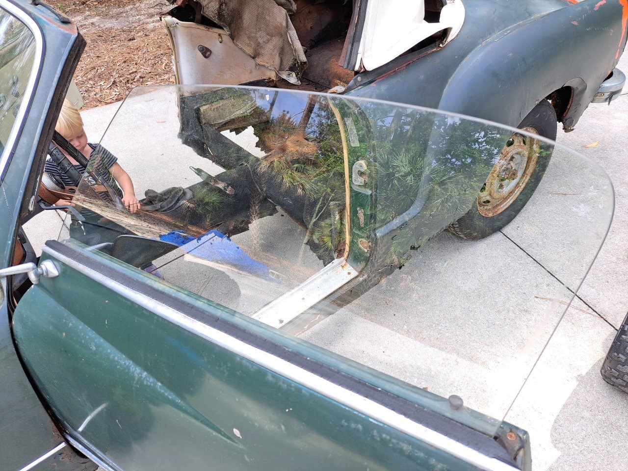 Volkswagen-Karmann-Ghia-1969-Convertible-24