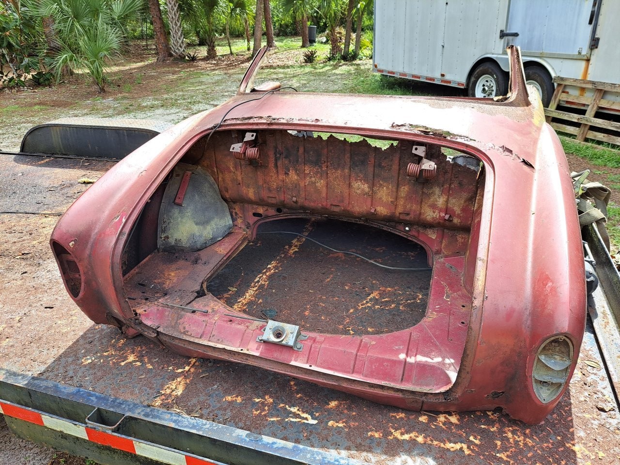 Volkswagen-Karmann-Ghia-1969-Convertible-26