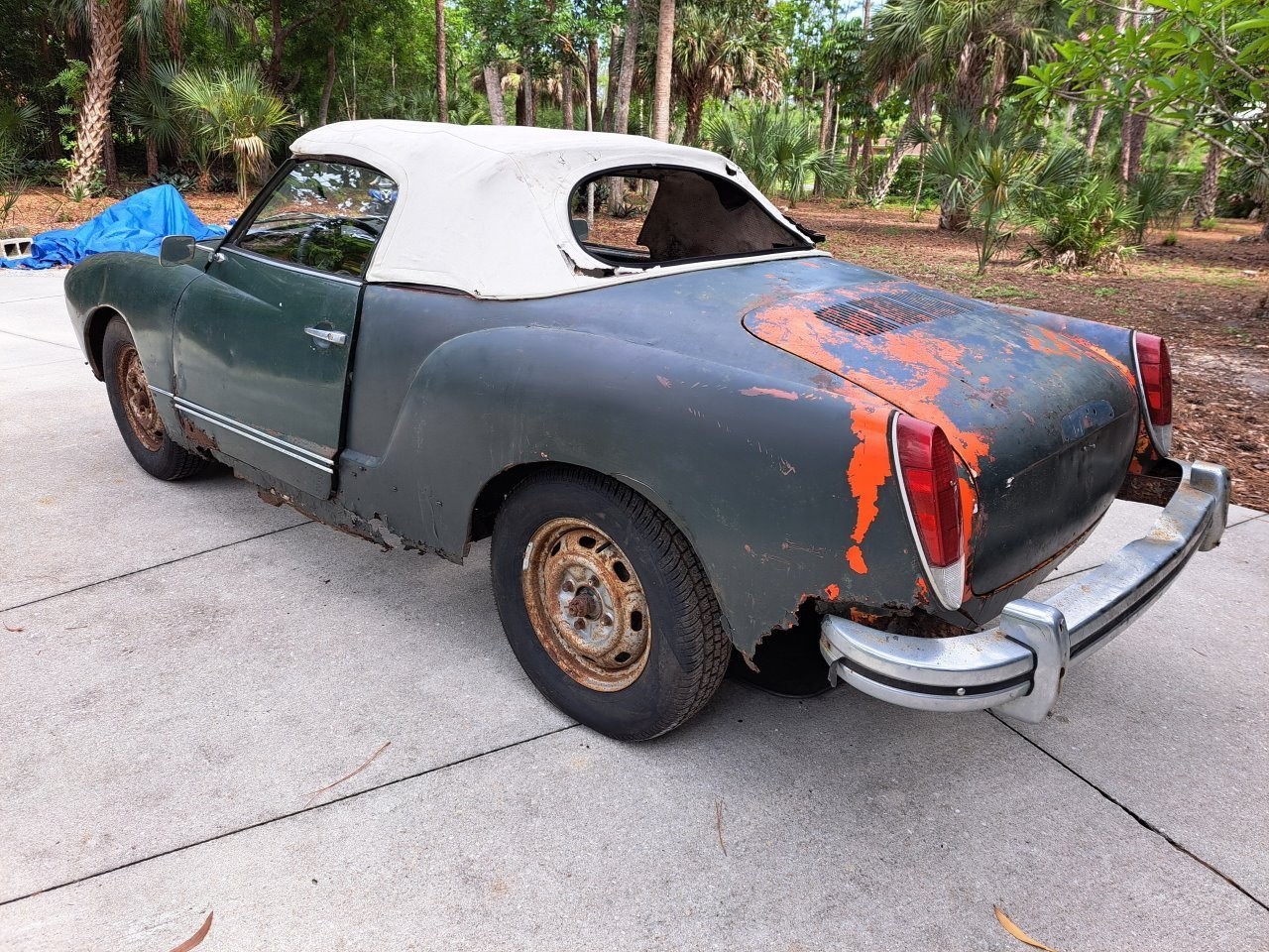 Volkswagen-Karmann-Ghia-1969-Convertible-4