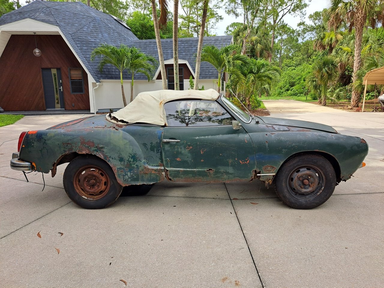 Volkswagen-Karmann-Ghia-1969-Convertible-7