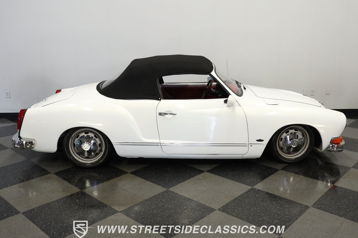 Volkswagen-Karmann-Ghia-1973-Convertible-12