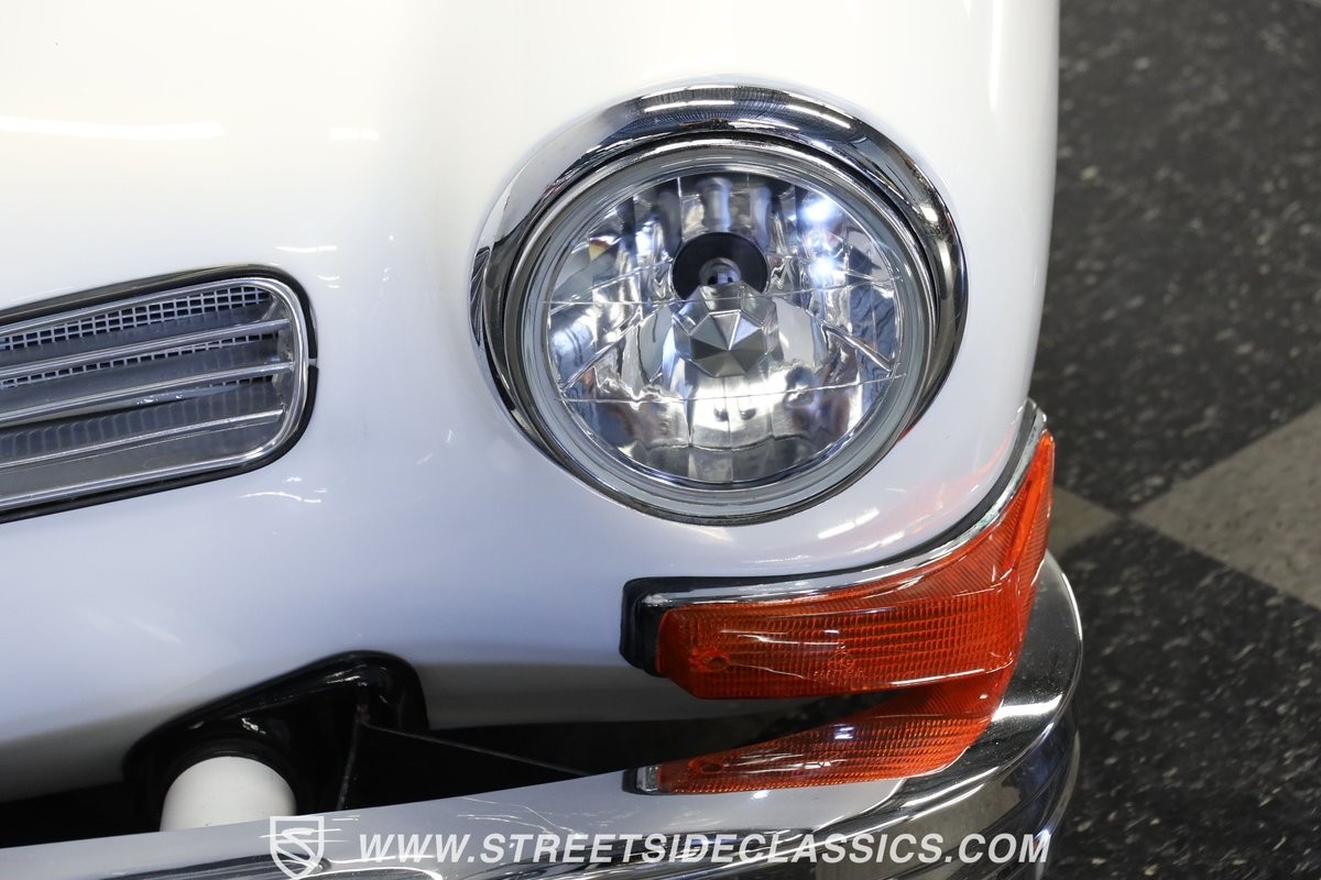 Volkswagen-Karmann-Ghia-1973-Convertible-19