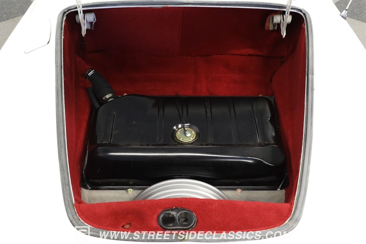 Volkswagen-Karmann-Ghia-1973-Convertible-31