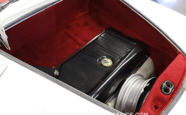 Volkswagen-Karmann-Ghia-1973-Convertible-32