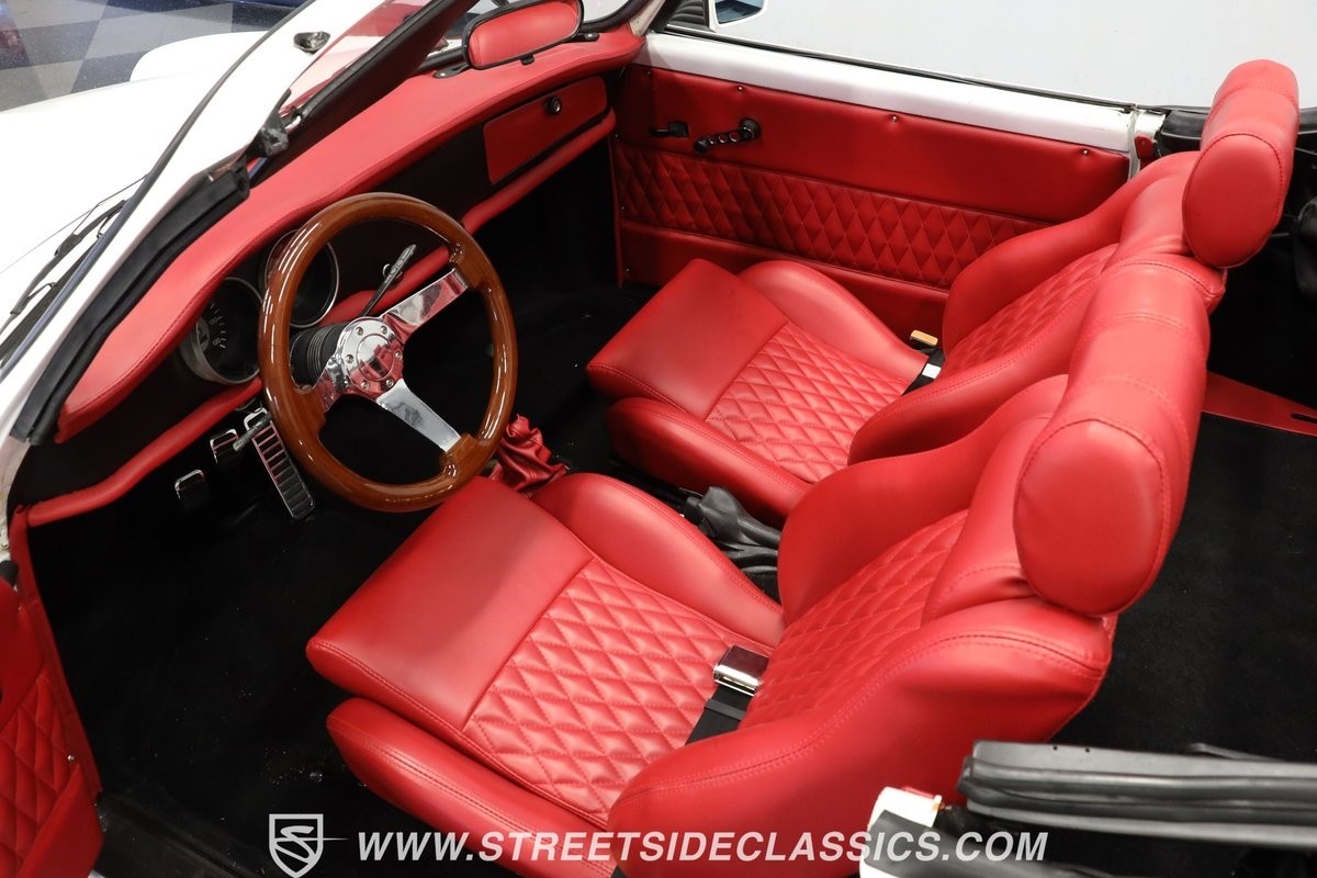 Volkswagen-Karmann-Ghia-1973-Convertible-4