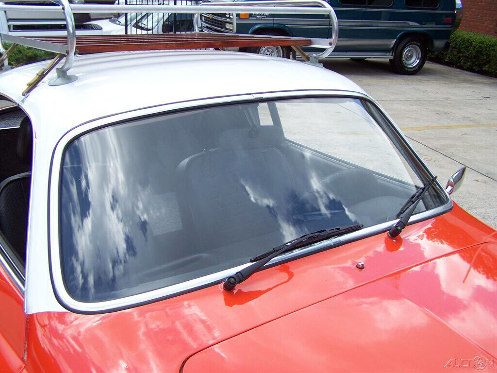 Volkswagen-Karmann-Ghia-1974-Coupe-21