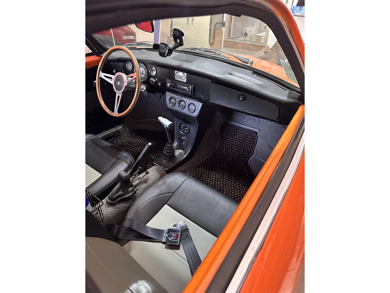 Volkswagen-Karmann-ghia-1970-Orange-Black-12