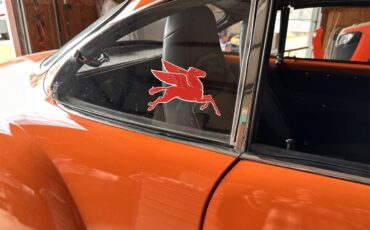 Volkswagen-Karmann-ghia-1970-Orange-Black-17