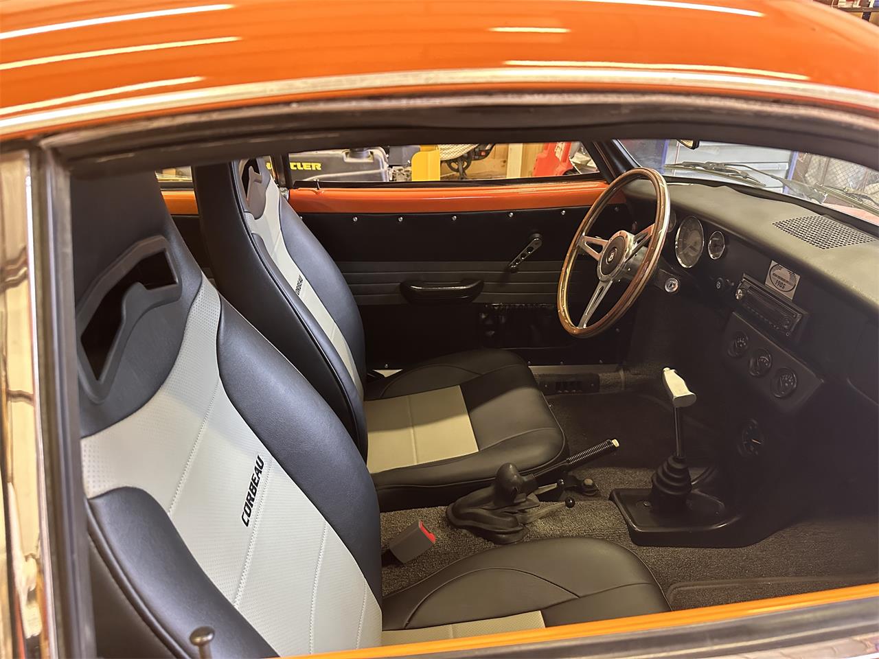 Volkswagen-Karmann-ghia-1970-Orange-Black-18