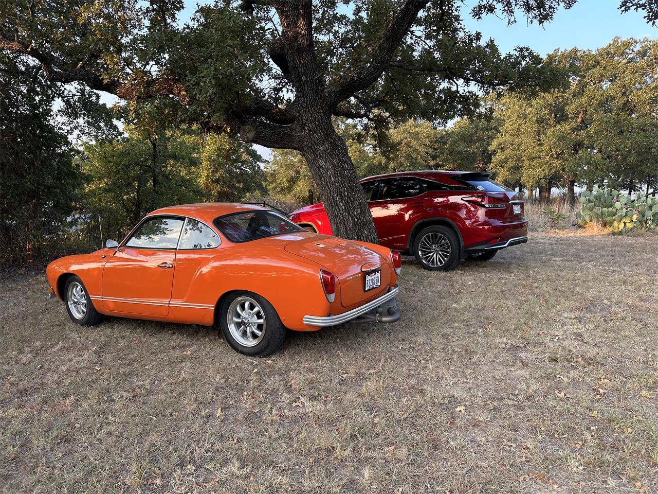 Volkswagen-Karmann-ghia-1970-Orange-Black-3
