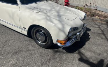 Volkswagen-Karmann-ghia-1971-White-Black-1