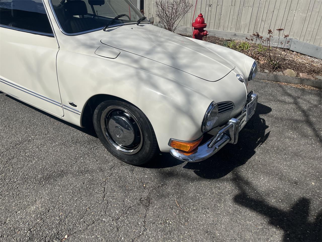 Volkswagen-Karmann-ghia-1971-White-Black-1