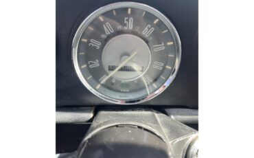 Volkswagen-Karmann-ghia-1971-White-Black-10