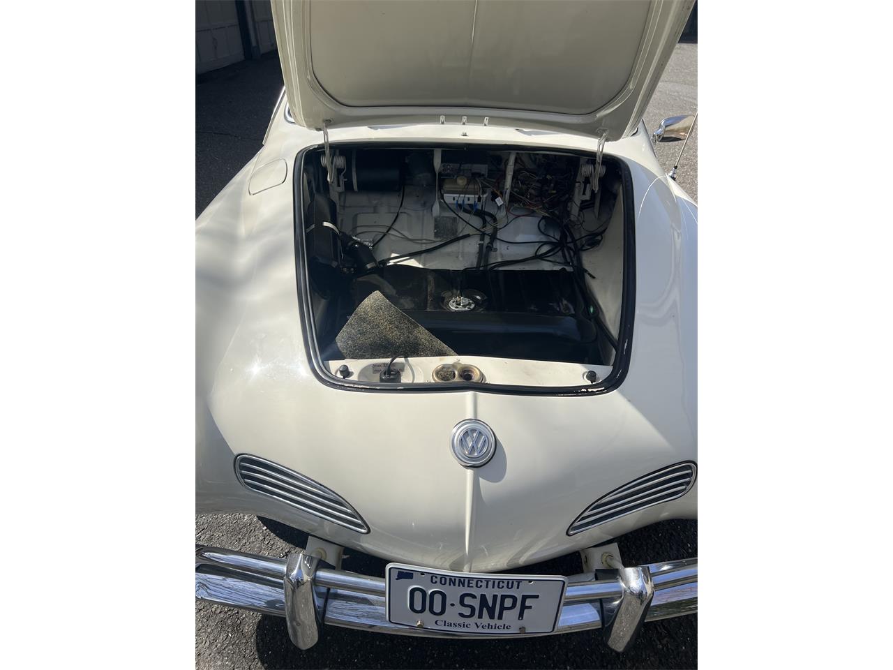 Volkswagen-Karmann-ghia-1971-White-Black-11