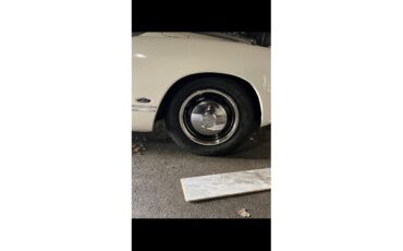Volkswagen-Karmann-ghia-1971-White-Black-12