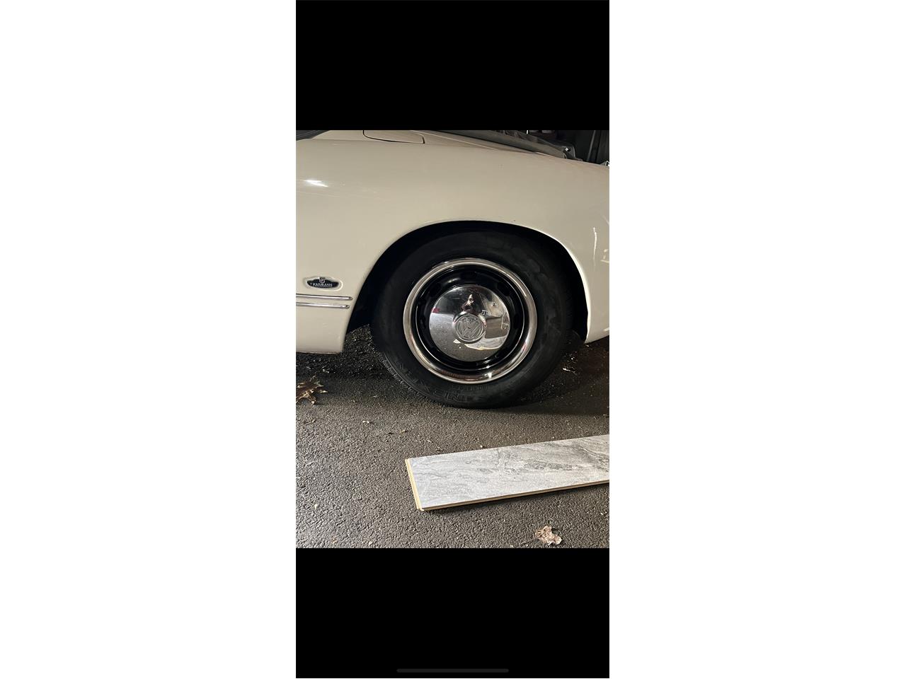 Volkswagen-Karmann-ghia-1971-White-Black-12