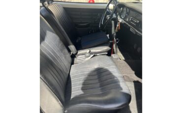 Volkswagen-Karmann-ghia-1971-White-Black-17